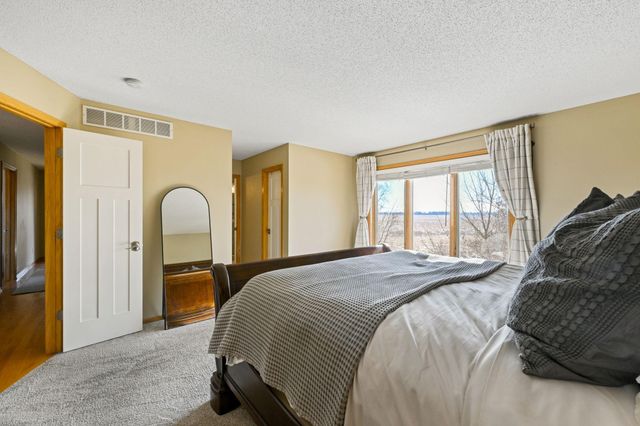 623 Carver Bluffs Parkway, Carver, MN 55315