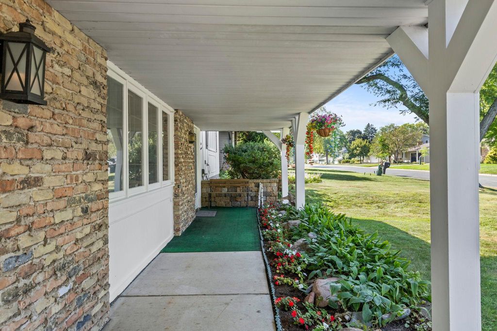 1000 Tiller Lane, Shoreview, MN 55126 — photo 4