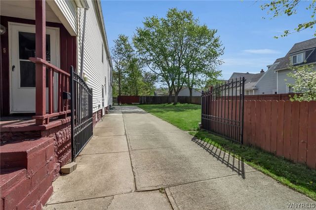 95 Guernsey St, Buffalo, NY 14207