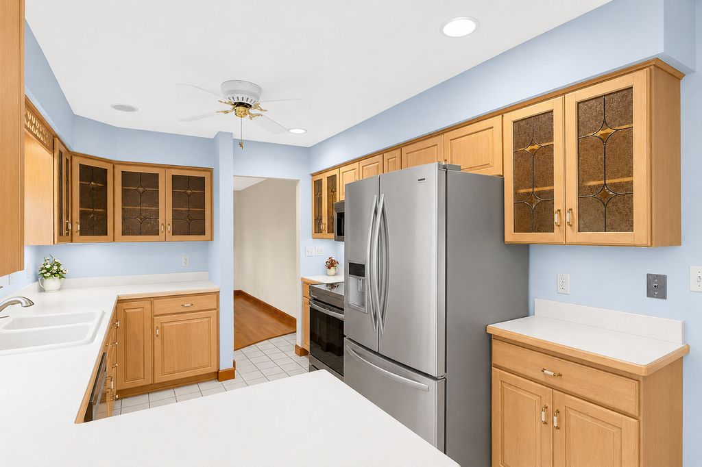 Image 11 of property listing at 41W067 Colson Drive, St. Charles, IL 60175