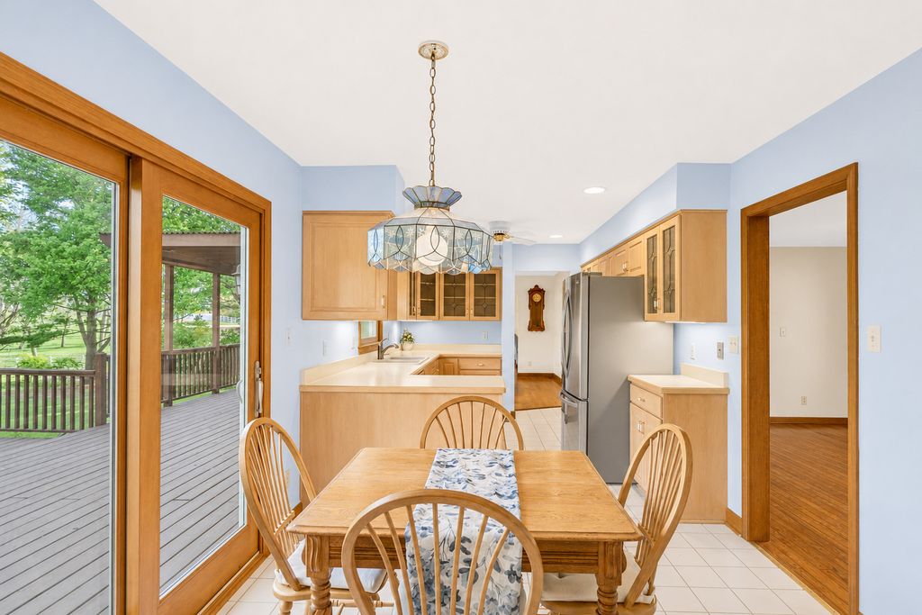 Image 16 of property listing at 41W067 Colson Drive, St. Charles, IL 60175