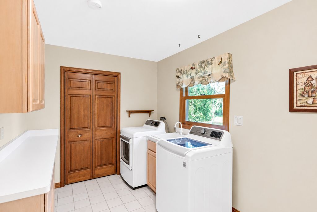 Image 18 of property listing at 41W067 Colson Drive, St. Charles, IL 60175