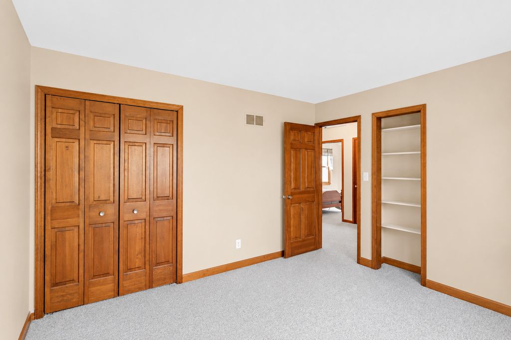 Image 25 of property listing at 41W067 Colson Drive, St. Charles, IL 60175