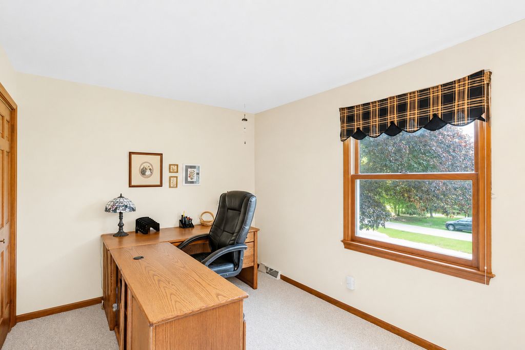 Image 28 of property listing at 41W067 Colson Drive, St. Charles, IL 60175