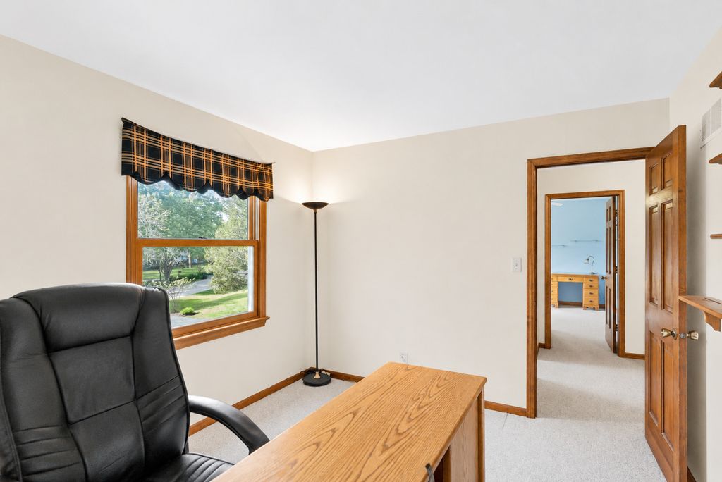Image 29 of property listing at 41W067 Colson Drive, St. Charles, IL 60175
