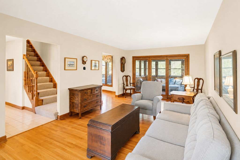 Image 4 of property listing at 41W067 Colson Drive, St. Charles, IL 60175