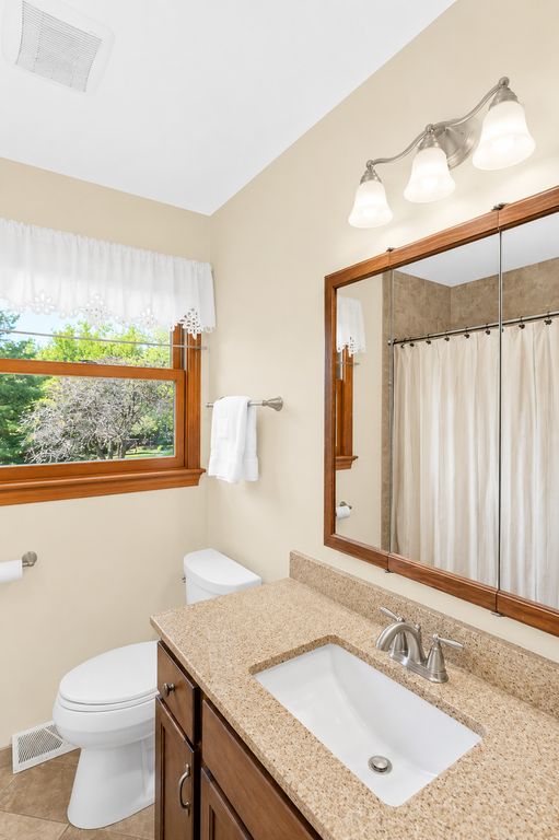 Image 31 of property listing at 41W067 Colson Drive, St. Charles, IL 60175