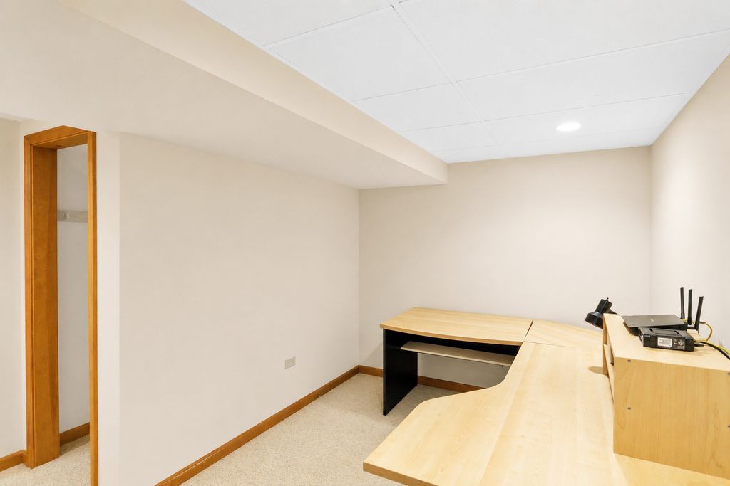 Image 34 of property listing at 41W067 Colson Drive, St. Charles, IL 60175