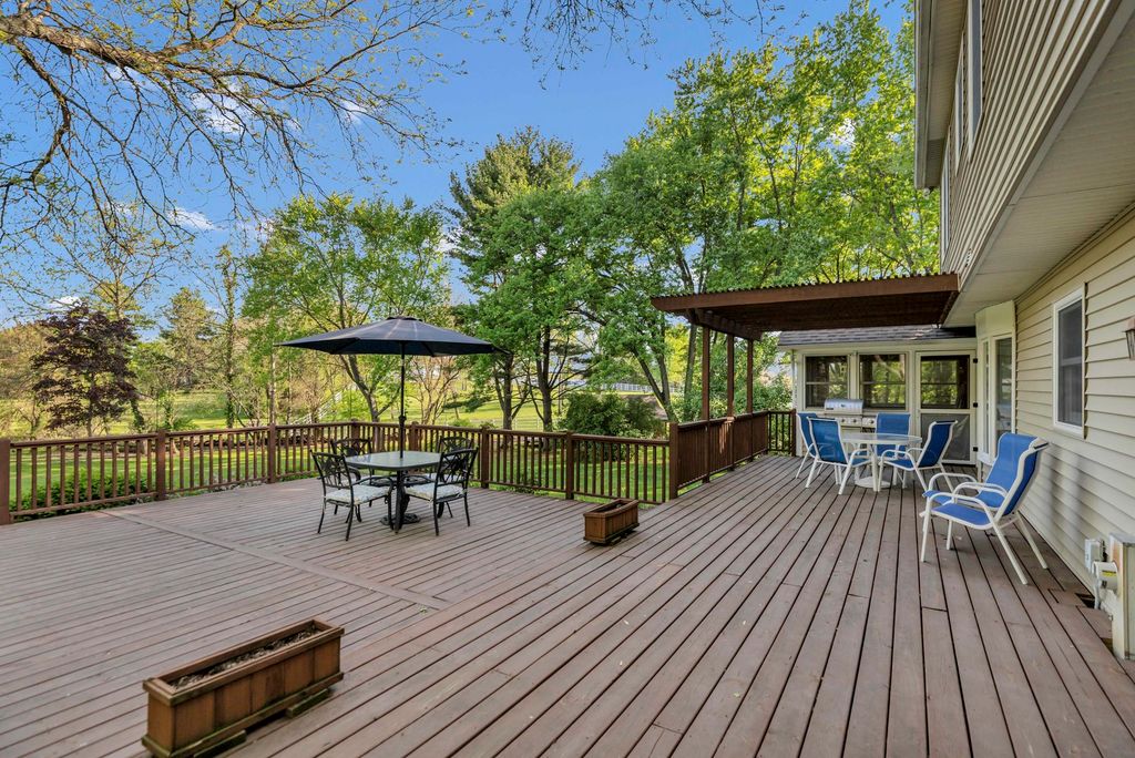 Image 39 of property listing at 41W067 Colson Drive, St. Charles, IL 60175