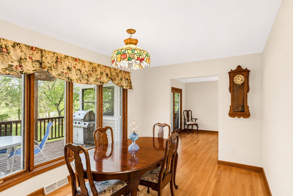 Image 6 of property listing at 41W067 Colson Drive, St. Charles, IL 60175