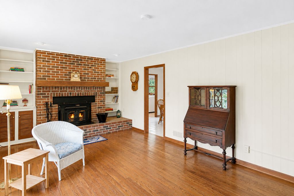 Image 9 of property listing at 41W067 Colson Drive, St. Charles, IL 60175