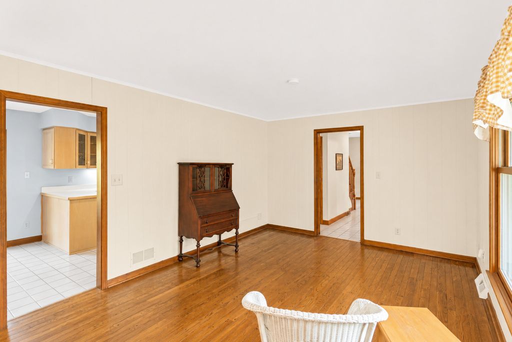 Image 10 of property listing at 41W067 Colson Drive, St. Charles, IL 60175
