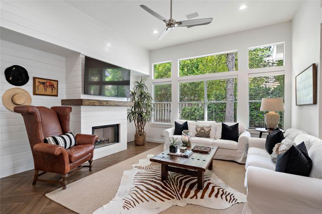 10 Vinca Trail, The Woodlands, TX 77382