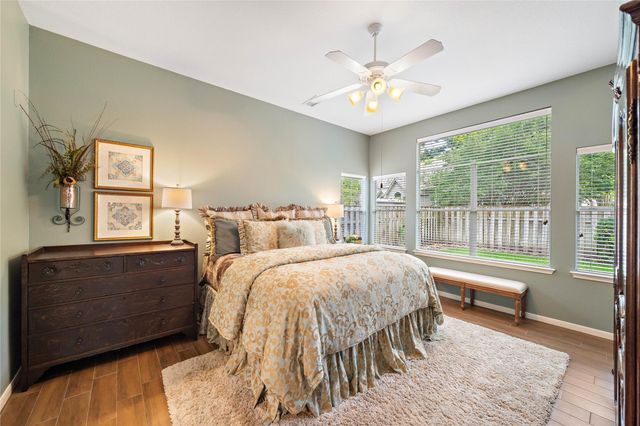 10 Vinca Trail, The Woodlands, TX 77382