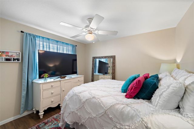 10 Vinca Trail, The Woodlands, TX 77382