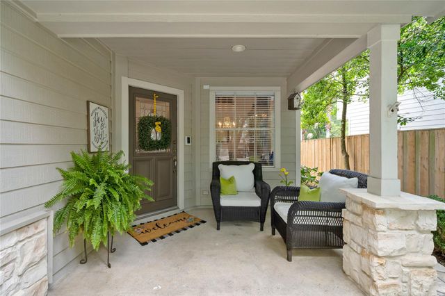 10 Vinca Trail, The Woodlands, TX 77382