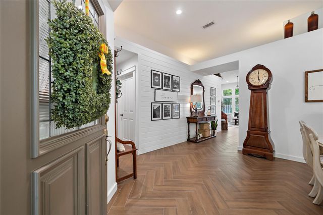 10 Vinca Trail, The Woodlands, TX 77382