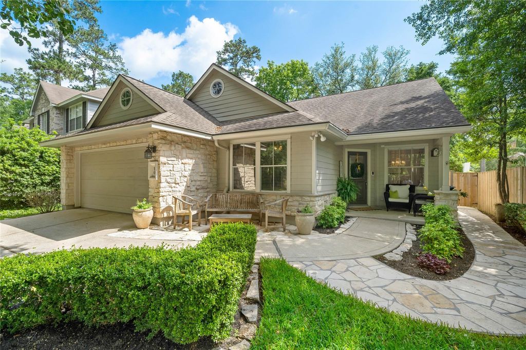 10 Vinca Trail, The Woodlands, TX 77382