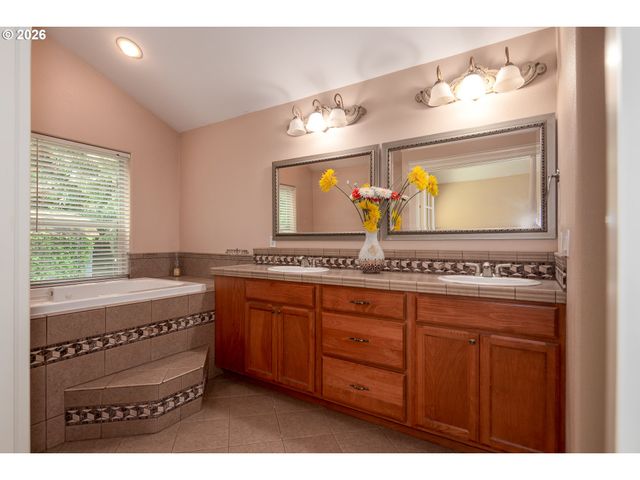 12142 Se OGDEN Ct, Portland, OR 97266