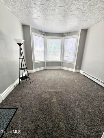 27 Mohawk Avenue, Waterford, NY 12188