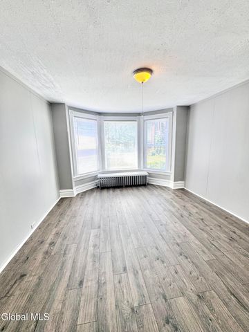 27 Mohawk Avenue, Waterford, NY 12188