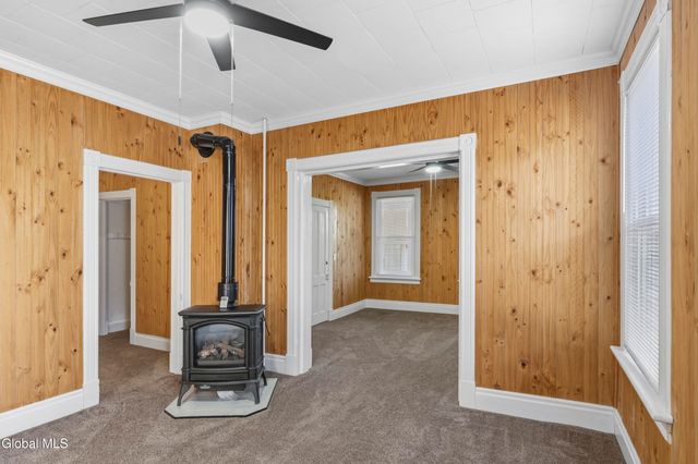 27 Mohawk Avenue, Waterford, NY 12188