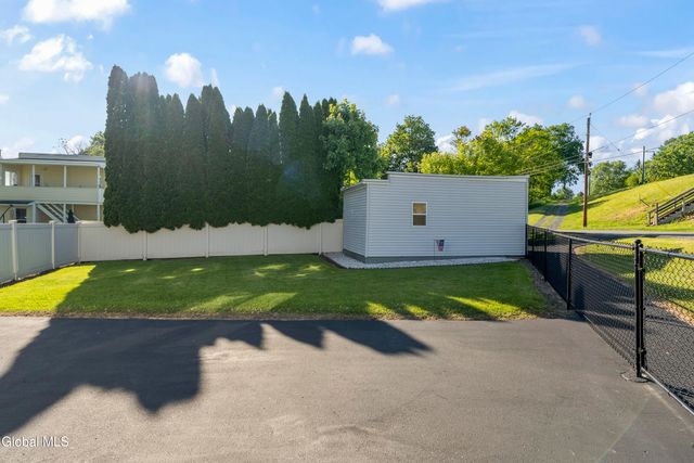 27 Mohawk Avenue, Waterford, NY 12188