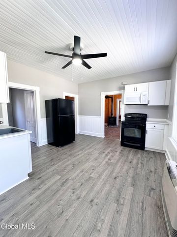 27 Mohawk Avenue, Waterford, NY 12188