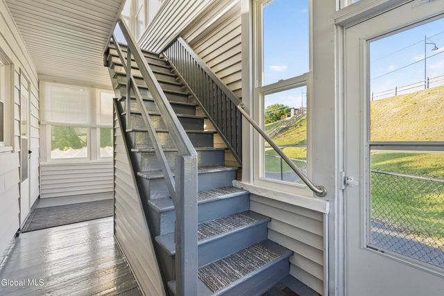 27 Mohawk Avenue, Waterford, NY 12188