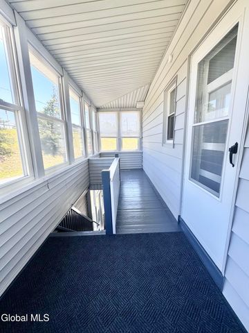 27 Mohawk Avenue, Waterford, NY 12188