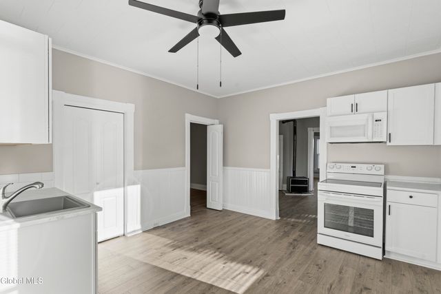 27 Mohawk Avenue, Waterford, NY 12188