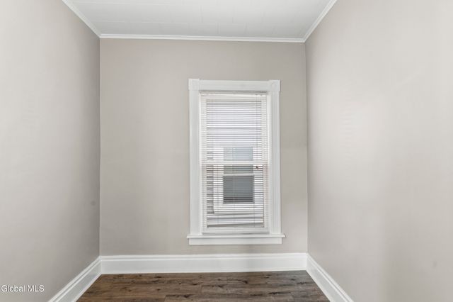 27 Mohawk Avenue, Waterford, NY 12188