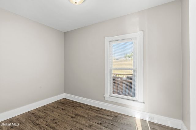 27 Mohawk Avenue, Waterford, NY 12188