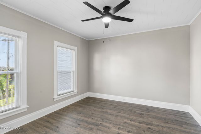 27 Mohawk Avenue, Waterford, NY 12188