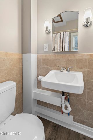 27 Mohawk Avenue, Waterford, NY 12188