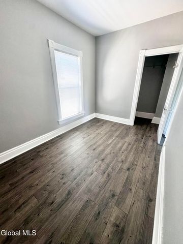 27 Mohawk Avenue, Waterford, NY 12188