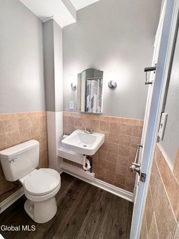 27 Mohawk Avenue, Waterford, NY 12188
