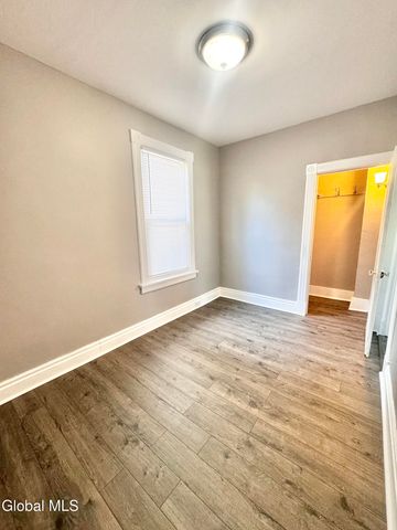 27 Mohawk Avenue, Waterford, NY 12188