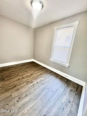 27 Mohawk Avenue, Waterford, NY 12188