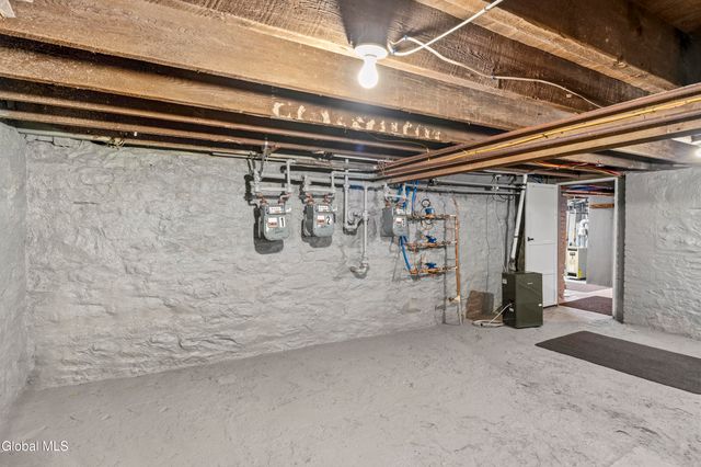 27 Mohawk Avenue, Waterford, NY 12188