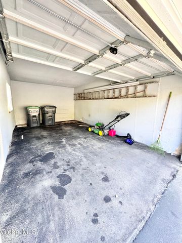 27 Mohawk Avenue, Waterford, NY 12188