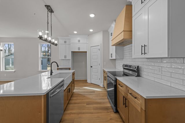 305 Trefethen Dr, White House, TN 37188