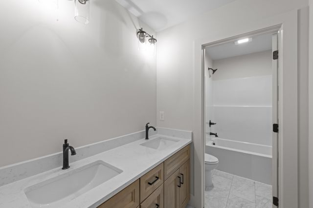 305 Trefethen Dr, White House, TN 37188