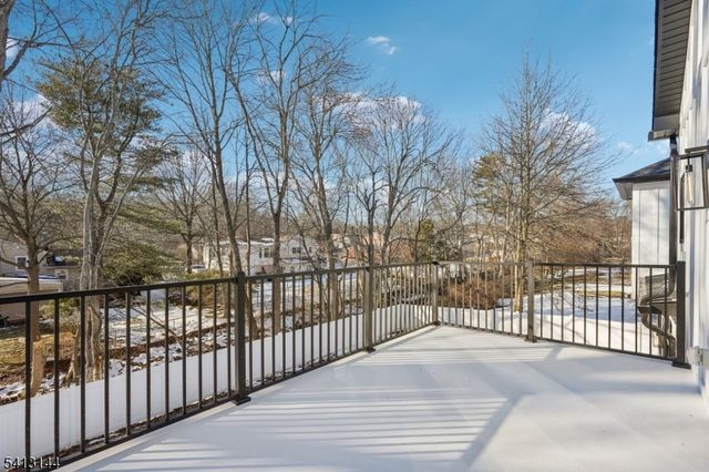 39 Billingsley Dr, Livingston Twp., NJ 07039