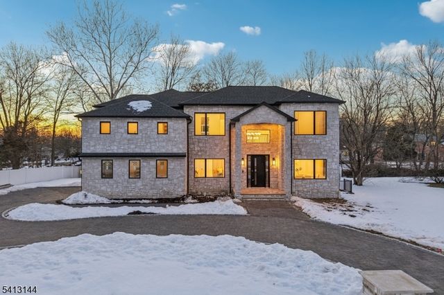 39 Billingsley Dr, Livingston Twp., NJ 07039