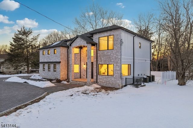 39 Billingsley Dr, Livingston Twp., NJ 07039