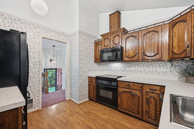 10027 W CONSTABLE CT, Fairfax, VA 22032