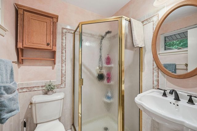 10027 W CONSTABLE CT, Fairfax, VA 22032