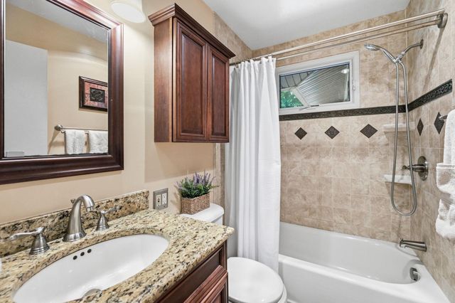 10027 W CONSTABLE CT, Fairfax, VA 22032