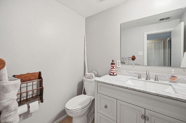 10027 W CONSTABLE CT, Fairfax, VA 22032
